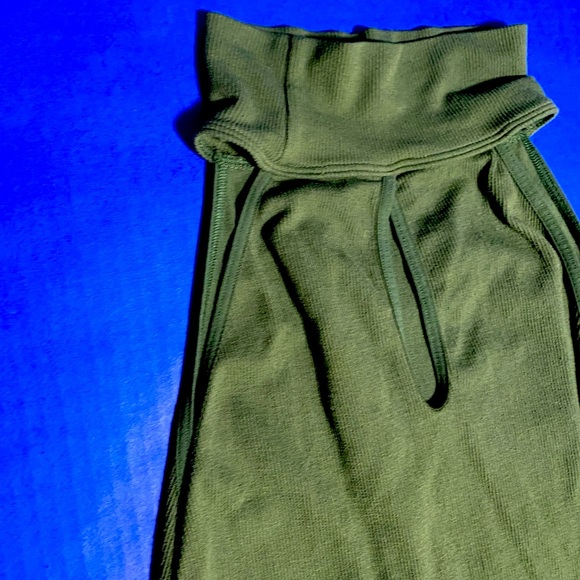 Free People Intimately NWT Green Ribbed Turtleneck Bodysuit Sleeveless Size M-L - Picture 1 of 11